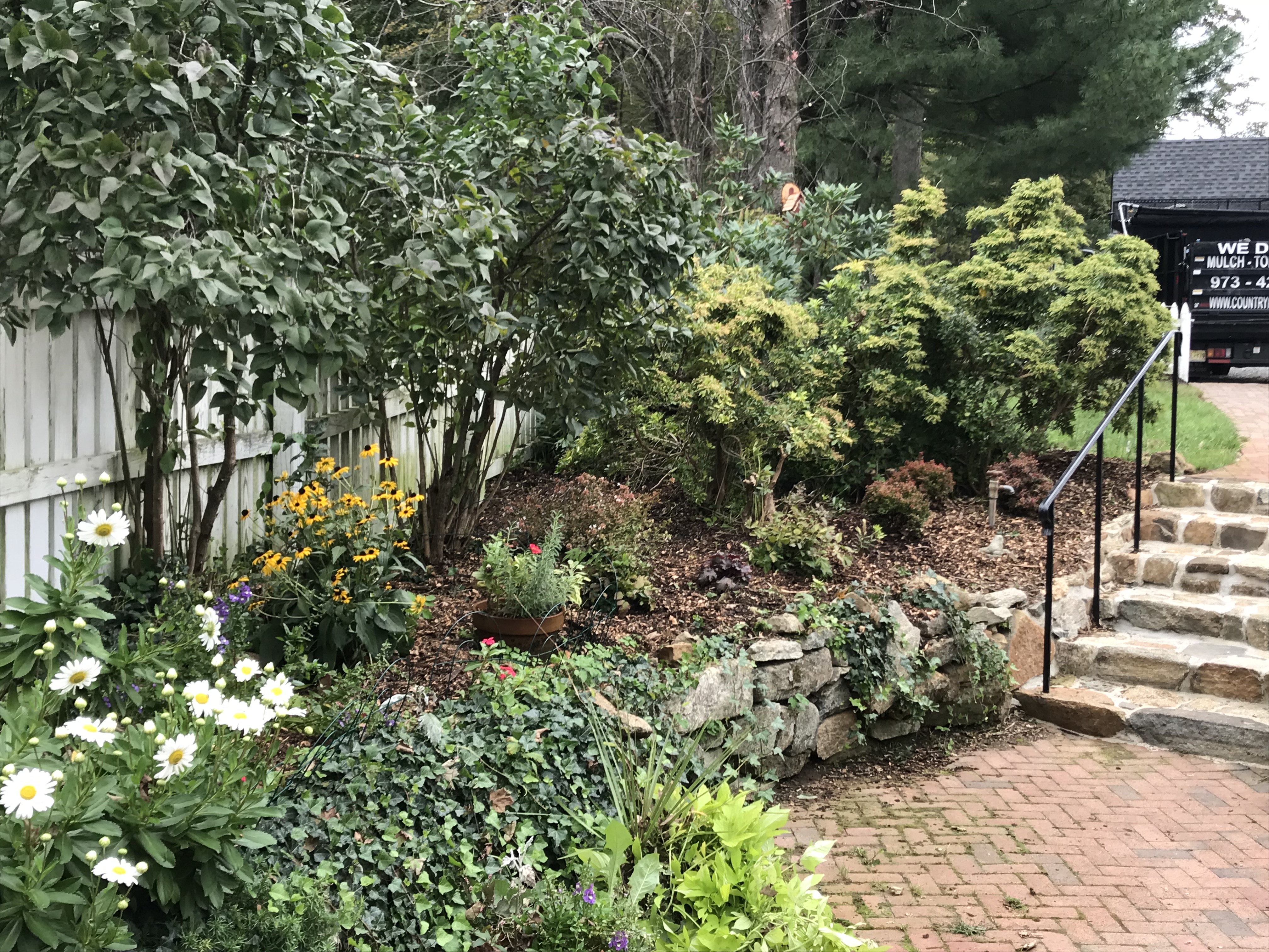 A Charming Classic Colonial Garden Country Mile Gardens